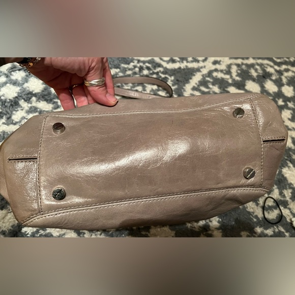 Authentic Light grey Michael Kors Purse hand bag. - Picture 7 of 8